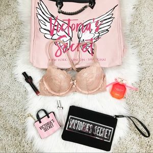 32D Victoria Secret Bra